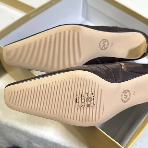 Michael Kors Women’s Cosmo Kitten Heel Bootie- Chocolate Brown Leather- Size 7 - Picture 8 of 11